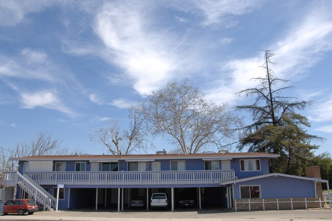 213 E Central Ave in Madera, CA - Foto de edificio - Building Photo