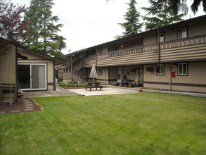 Raymond House in Raymond, WA - Building Photo - Building Photo