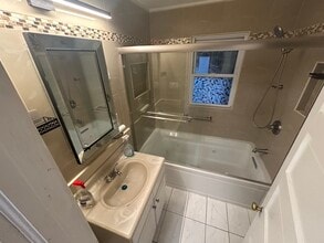 914 Township Line Rd, Unit Apartament in Elkins Park, PA - Foto de edificio - Building Photo