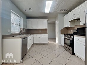 18163 Holly Green Dr in Houston, TX - Building Photo - Building Photo