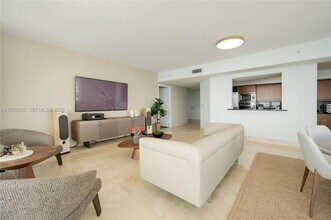 1331 Brickell Bay Dr, Unit 1801 in Miami, FL - Building Photo - Building Photo