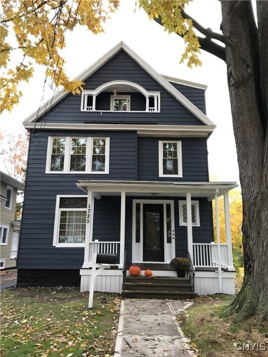 1725 James St in Syracuse, NY - Building Photo