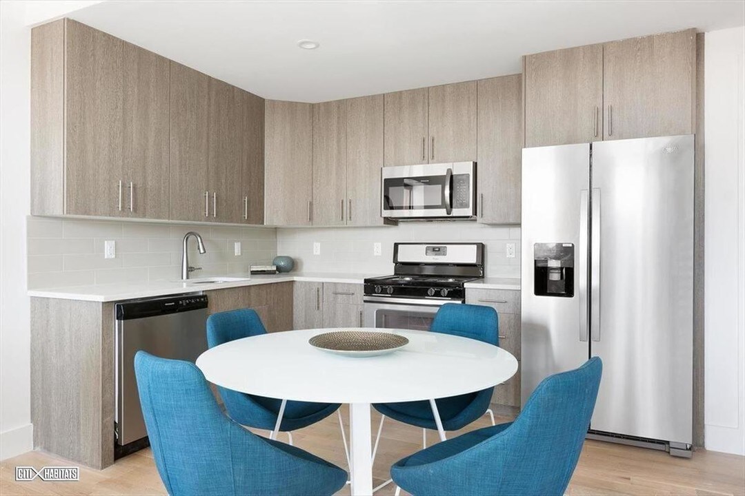 951 Madison St in Brooklyn, NY - Building Photo