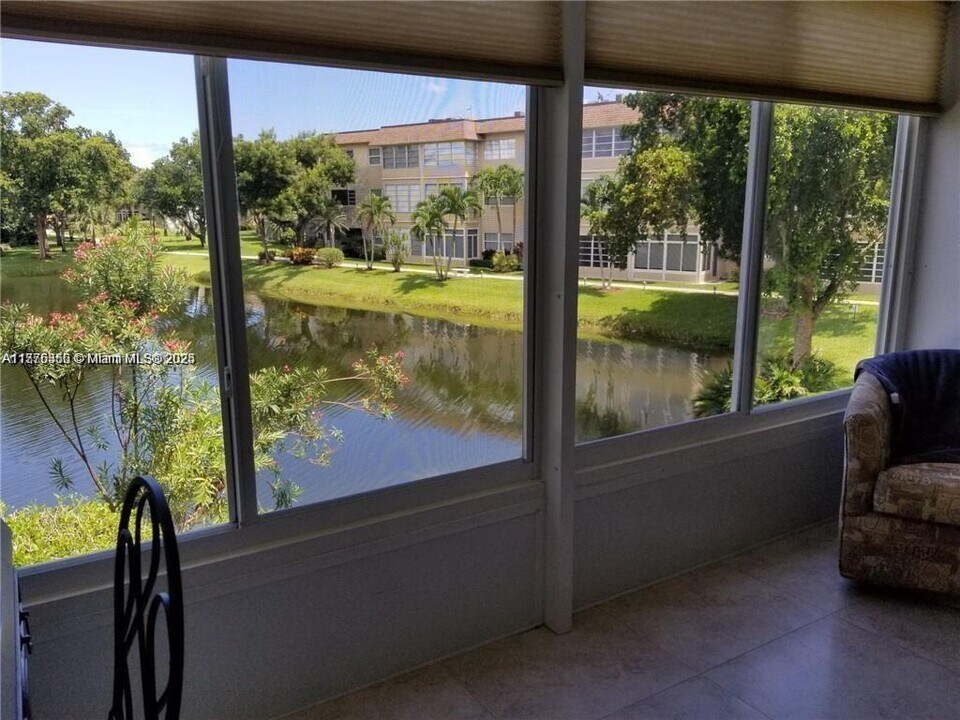 3430 NW 52nd Ave in Lauderdale Lakes, FL - Foto de edificio