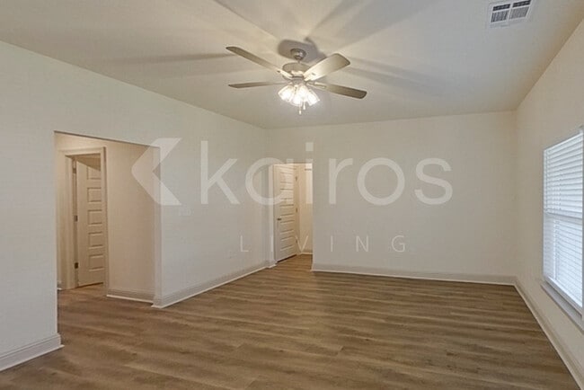 8049 Hendrick Dr in Baton Rouge, LA - Foto de edificio - Building Photo