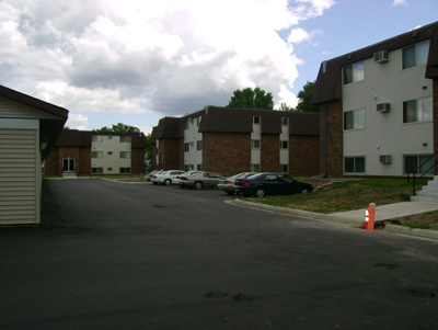 Commerce Apartments in North Mankato, MN - Foto de edificio