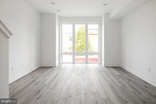 2032 E Susquehanna Ave in Philadelphia, PA - Building Photo