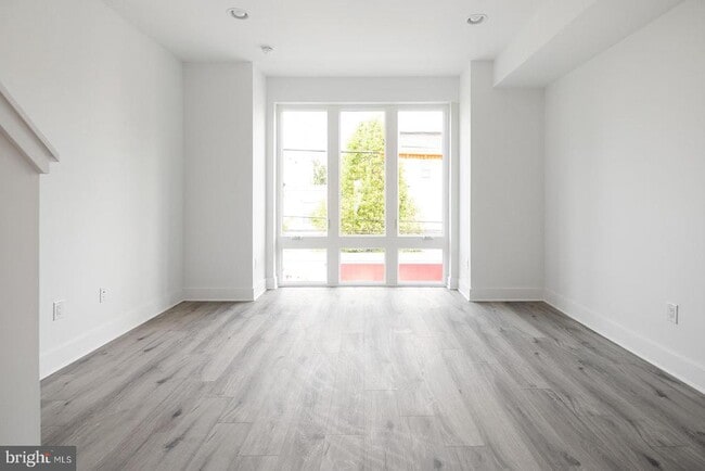 property at 2032 E Susquehanna Ave