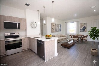 9004 Justice Cir in La Belle, FL - Building Photo - Building Photo