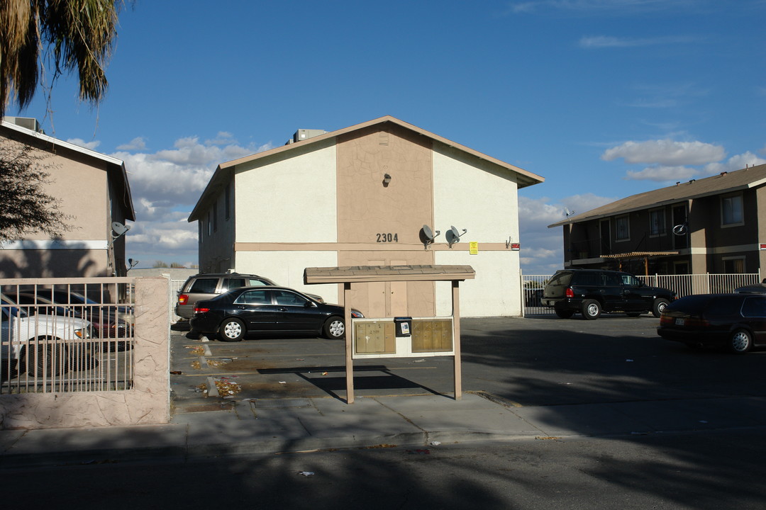 2304 Saturn Ave in North Las Vegas, NV - Building Photo