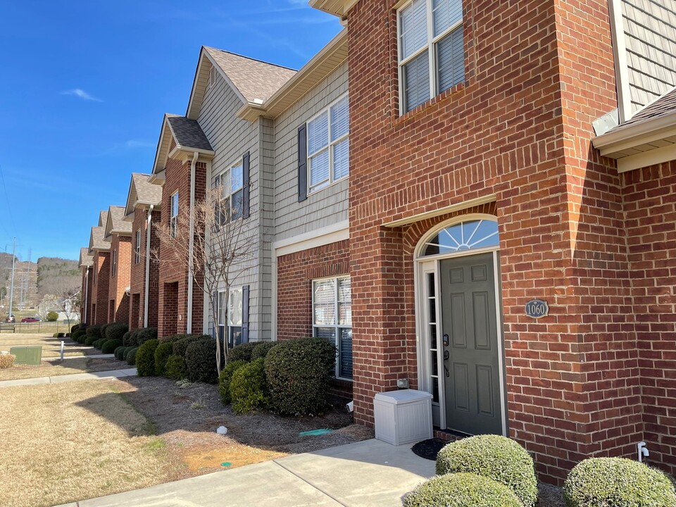 CHANEY PLACE TOWNHOMES in Huntsville, AL - Building Photo