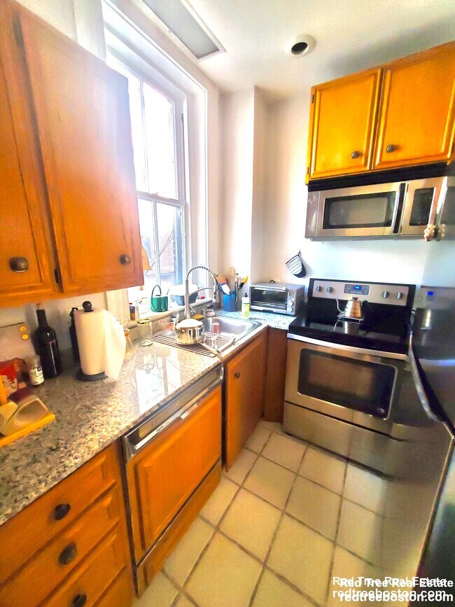 429 Marlborough St, Unit 3A in Boston, MA - Foto de edificio - Building Photo