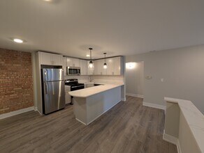 1214 N La Salle Dr, Unit J5 in Chicago, IL - Building Photo - Building Photo