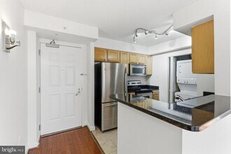 880 N Pollard St in Arlington, VA - Building Photo - Building Photo