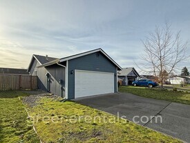 9827 Ramsay Dr SE in Yelm, WA - Building Photo
