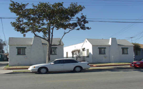 6317-6323 Pine Ave in Bell, CA - Foto de edificio - Building Photo