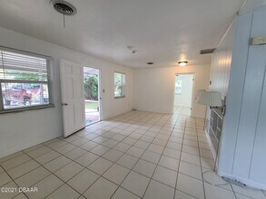 525 Blake Rd in South Daytona, FL - Building Photo - Building Photo