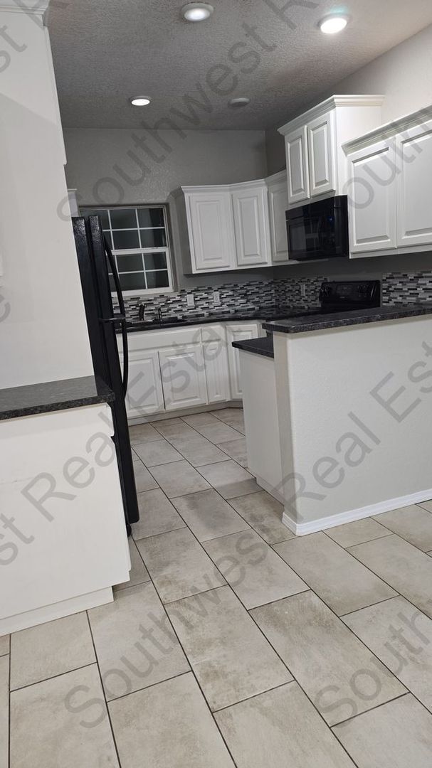 3821 Lockhaven Dr in Clovis, NM - Building Photo - Building Photo