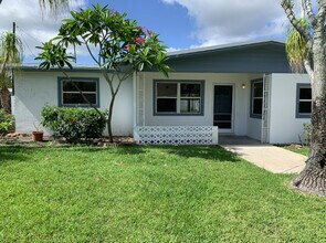 1642 NE South St in Jensen Beach, FL - Building Photo - Building Photo