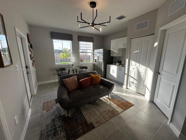 2288 SE 30th St in Homestead, FL - Building Photo - Building Photo