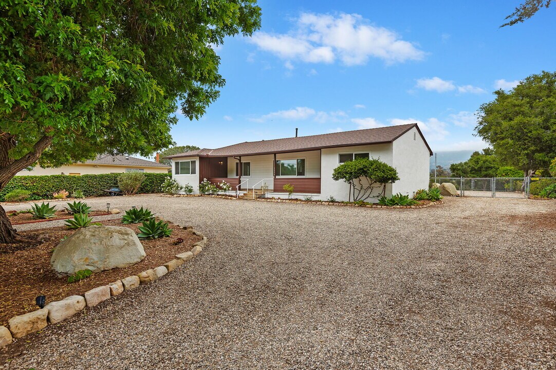 3594 La Entrada in Santa Barbara, CA - Building Photo