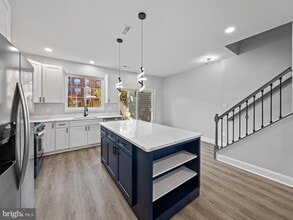 13133 Park Crescent Cir in Herndon, VA - Building Photo - Building Photo