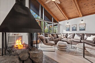 7639 Forest Glen Dr in Tahoe Vista, CA - Building Photo - Building Photo