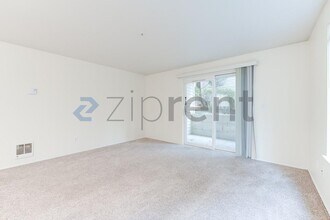 1674 118th Ave SE in Bellevue, WA - Foto de edificio - Building Photo