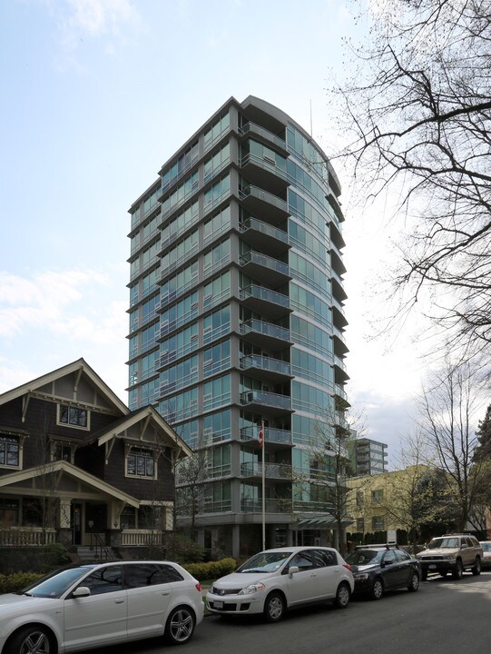 Menkis Court in Vancouver, BC - Building Photo