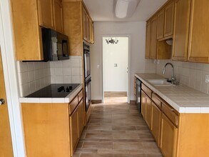 221 S 7th St in Patterson, CA - Building Photo - Building Photo