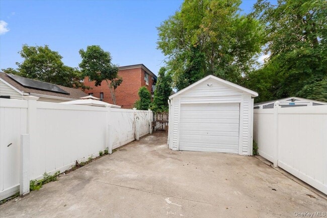 104-17 Rosita Pl in Queens, NY - Building Photo - Building Photo