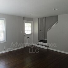 413 E 63rd Terrace in Kansas City, MO - Foto de edificio - Building Photo