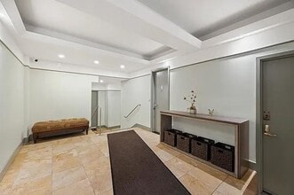 315 W 55th St in New York, NY - Foto de edificio - Building Photo