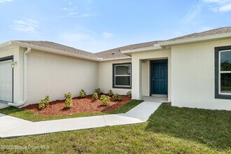 1434 Weiman Rd SE in Palm Bay, FL - Building Photo - Building Photo