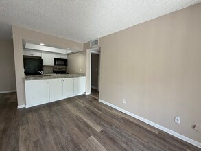 766 NW Fork Rd in Stuart, FL - Foto de edificio - Building Photo