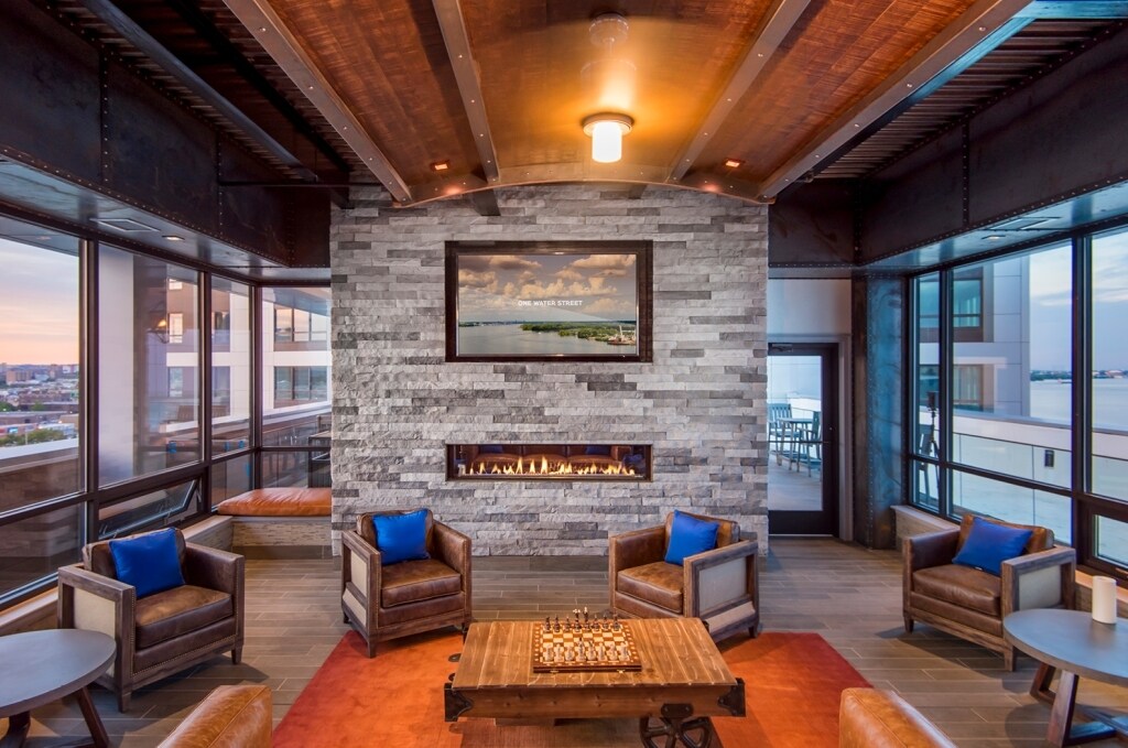 250 N Christopher Columbus Blvd, Unit 1001 in Philadelphia, PA - Building Photo