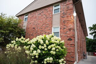 The Shuttle in Omaha, NE - Building Photo