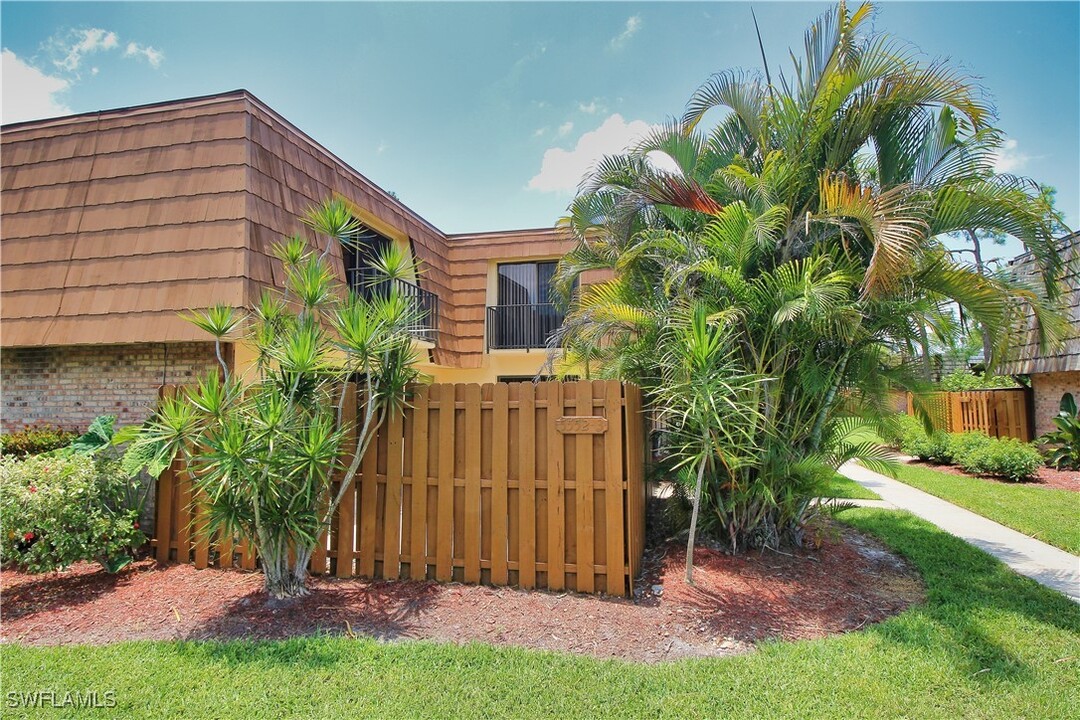 5552 Malt Dr in Ft. Myers, FL - Foto de edificio