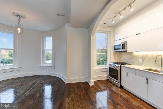 501 Seward Square SE in Washington, DC - Building Photo - Building Photo