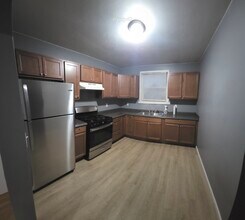 840 Dwelly St, Unit 2W in Fall River, MA - Building Photo - Building Photo