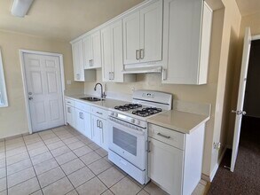 318 W Cypress Ave in El Cajon, CA - Foto de edificio - Building Photo