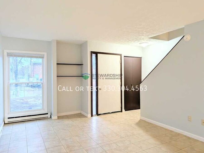 311 Engadine Ct in Sugarcreek, OH - Foto de edificio - Building Photo