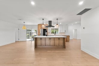 10 SE Splitrail Cir in Jupiter, FL - Building Photo - Building Photo