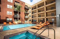 Pool daytime - Avana North Hollywood Apartamentos in Los Angeles, California