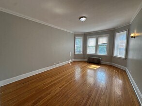 2204 N Avers Ave, Unit 2A in Chicago, IL - Building Photo - Building Photo