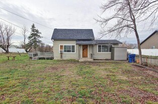 321 West Blvd in New Plymouth, ID - Building Photo