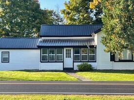 7000 Cedar Bay Rd in Fayetteville, NY - Building Photo