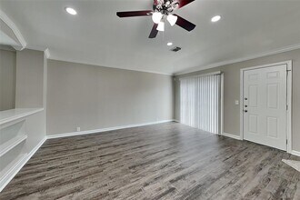 4730 Woodsend Ln in Houston, TX - Building Photo - Building Photo