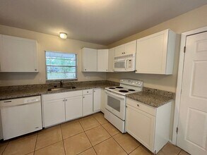 2441 Fifeshire Dr in Winter Park, FL - Building Photo - Building Photo