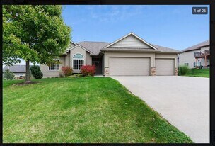 2103 Glen Oaks Knl in Coralville, IA - Building Photo